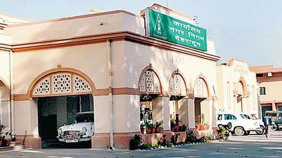 देहरादून में बड़े फर्जीवाड़े का पर्दाफाश; कर्मचारी थे नहीं, पर हर महीने उनके नाम पर होता रहा ये काम