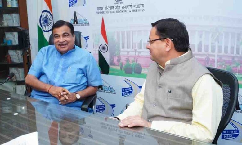 धामी ने विभिन्न सड़क परियोजनाओं के लिए गडकरी की मंजूरी मांगी
