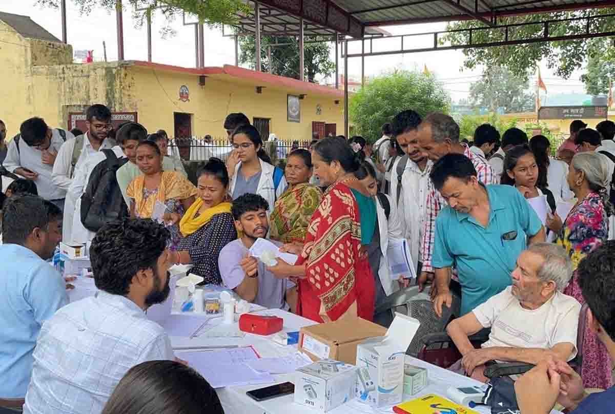 हिमालयन हॉस्पिटल ने रायवाला में निःशुल्क स्वास्थ्य जांच शिविर का आयोजन