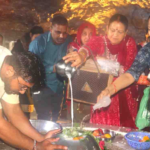 सावन के पहले सोमवार को शहर के मंदिरों में भक्तों की भीड़ उमड़ पड़ी