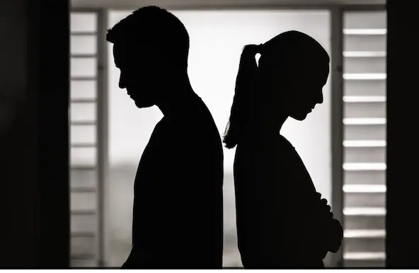 माता-पिता को 18-21 आयु वर्ग के लिव-इन जोड़ों के बारे में जानकारी रखनी चाहिए