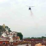 सीएम धामी ने किया कांवडि़यों का स्वागत, शिवभक्तों पर बरसाई पंखुड़ियां