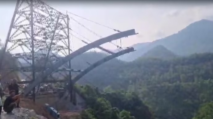 उत्तराखंड में निर्माणाधीन पुल टूटा, 2022 में भी गिरा था