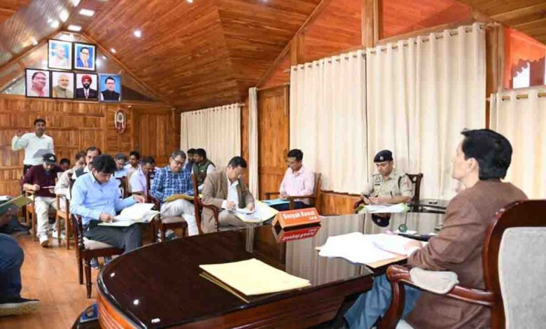 कमिश्नर रावत ने पर्यावरण प्रदूषित करने वालों के खिलाफ कार्रवाई के निर्देश