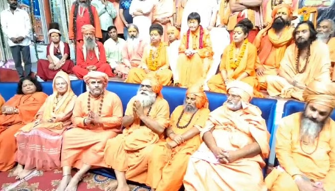 ब्रह्मलीन पायलट बाबा के उत्तराधिकारी की घोषणा, जापान की शिष्या कैवल्या संभालेंगी पदभार