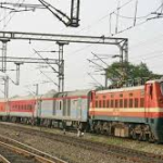 रील की शूटिंग के दौरान चलती ट्रेन से कूदने के कारण एक व्यक्ति घायल