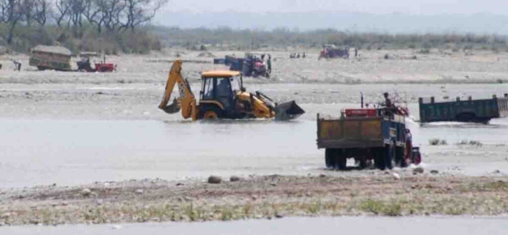 खनन क्षेत्र से राजस्व संग्रहण में वृद्धि का रुझान दिख रहा है