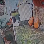 सच्चे मन से की भगवान के घर चोरी,प्रभु को किया प्रणाम फिर डाला डाका