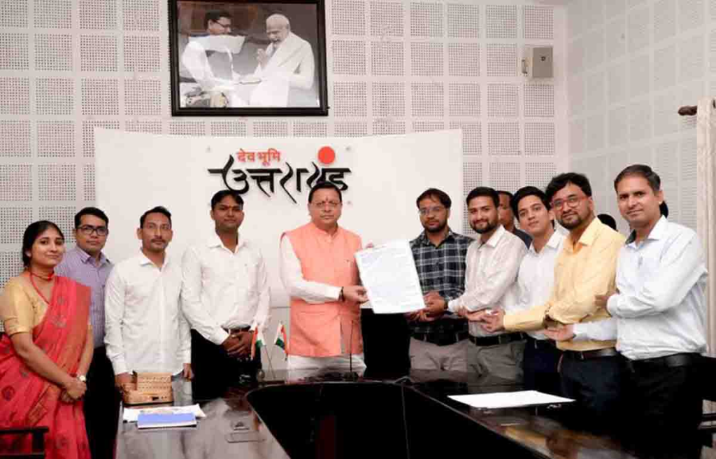 सीएम ने पीसीएस परीक्षा के सफल अभ्यर्थियों से की मुलाकात