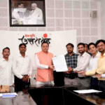 सीएम ने पीसीएस परीक्षा के सफल अभ्यर्थियों से की मुलाकात