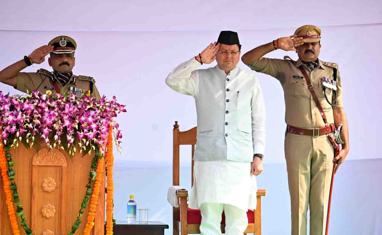 पुलिस कर्मियों के लिए आवासीय भवनों के निर्माण के लिए सरकार 100 करोड़