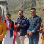 प्रधानमंत्री नरेंद्र मोदी के भाई पंकज मोदी पहुंचे धाम, बाबा केदार के दर्शन