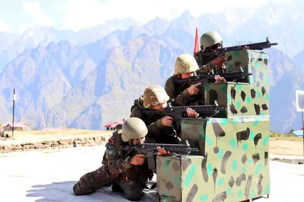 काज़िंद-2024 में हथियार प्रदर्शन और फायरिंग अभ्यास आयोजित किया गया