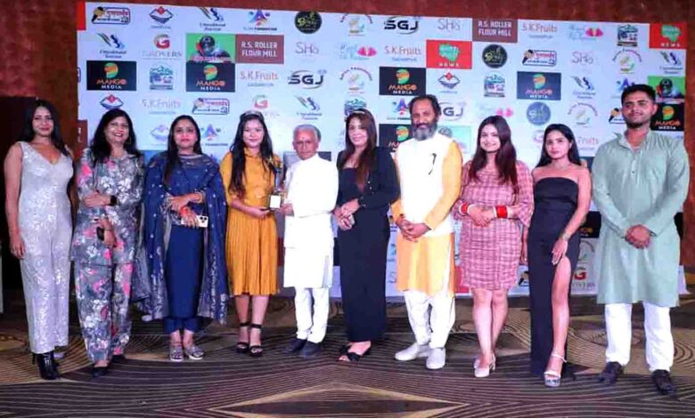 कई क्षेत्रों के निपुण व्यक्तियों के लिए ‘देवभूमि आइकन अवार्ड’