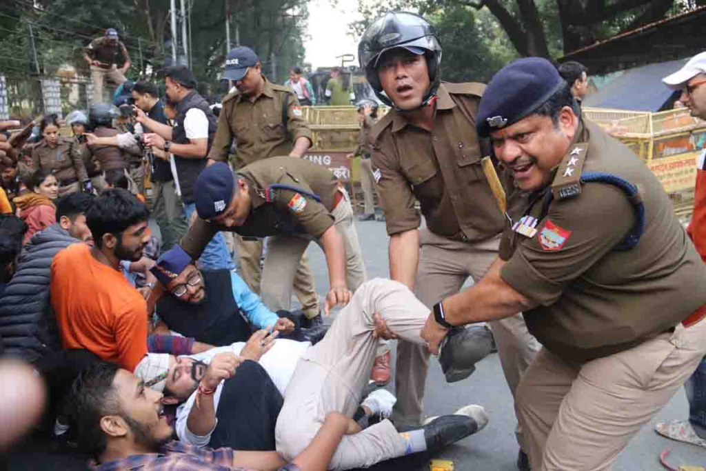 जमानत की शर्तों का उल्लंघन करने पर बॉबी पंवार को कोर्ट ने तलब किया है