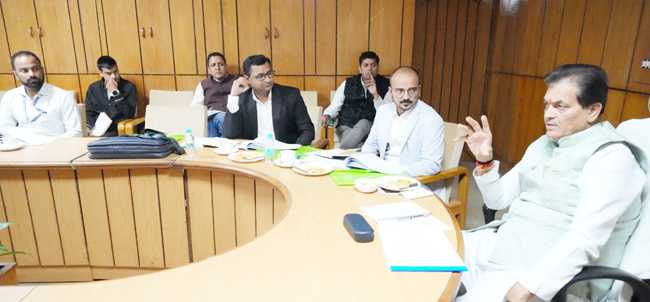 मंत्री ने यूएस नगर के लिए यूडीडी बैठक की अध्यक्षता की