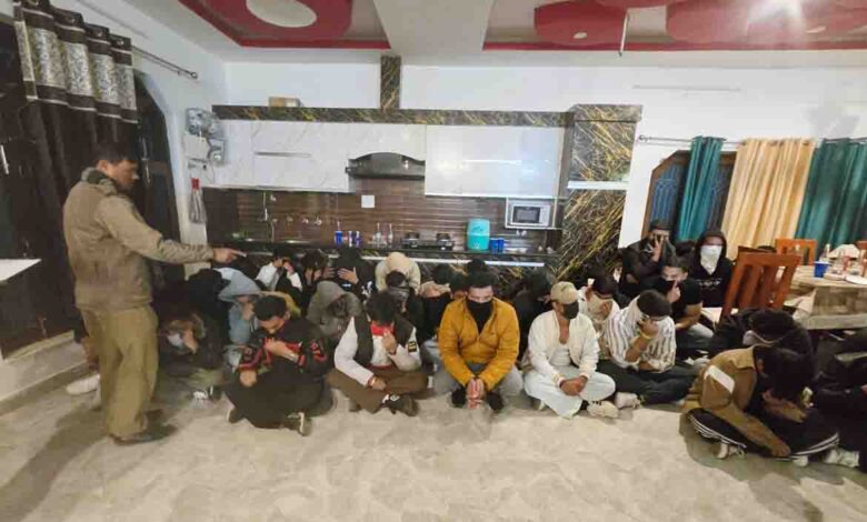 दून में अवैध हाउस पार्टी पर पुलिस का छापा, 57 महिला-पुरुषों पर कार्रवाई