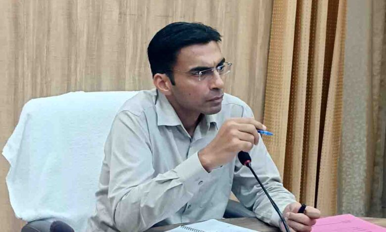 बच्चों की सुरक्षा में लापरवाही बरतने पर डीएम ने सहसपुर बीईओ पर कार्रवाई