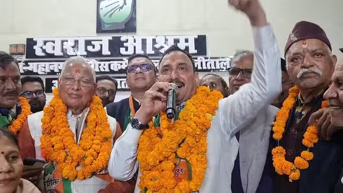 कांग्रेस मेयर प्रत्याशी ललित जोशी ने किया नामांकन