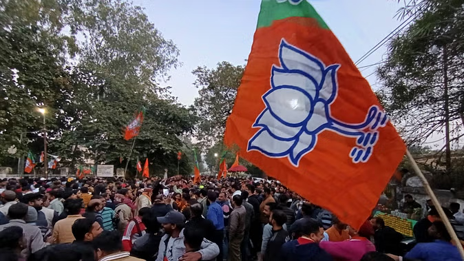 उत्तराखंड के नगर निगमों में मेयर पद पर दौड़ा ट्रिपल इंजन