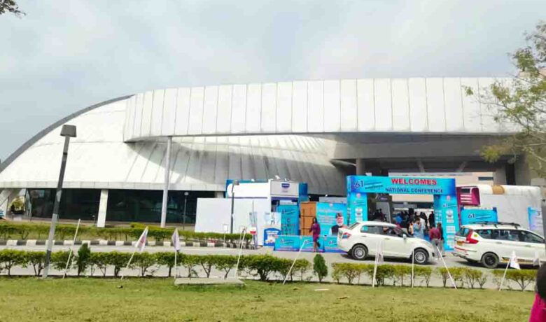 कम पंजीकरण और स्थान संबंधी समस्या के कारण लोक बोली प्रशिक्षण में देरी