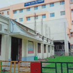 जिला अस्पताल में निर्माण कार्य से स्वास्थ्य संबंधी चिंताएं बढ़ीं