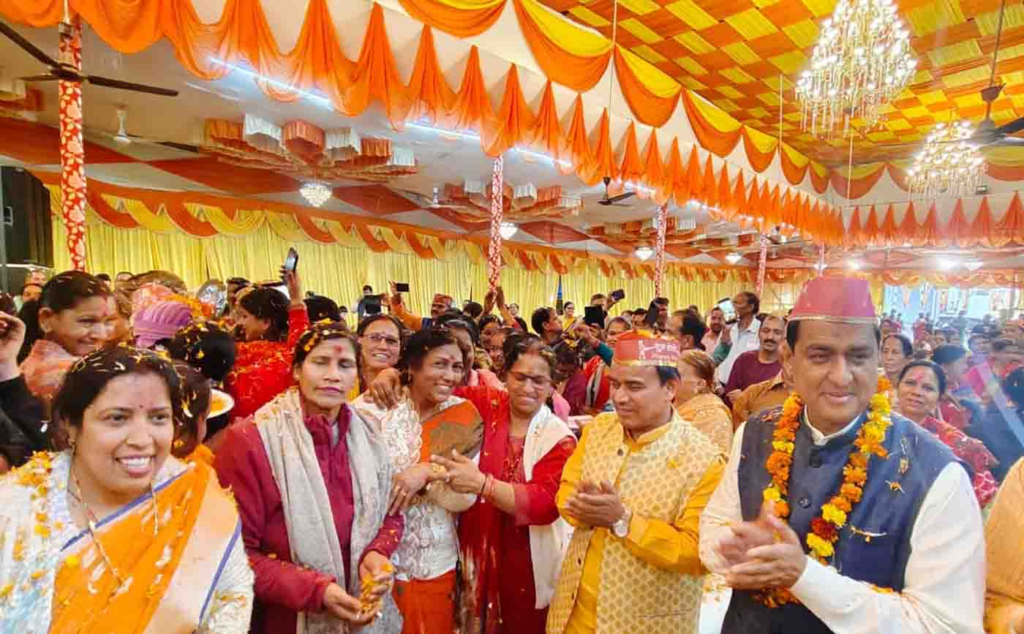 धन सिंह और बलूनी ने श्रीनगर में होली कार्यक्रम में भाग लिया