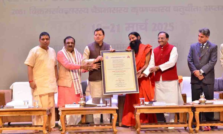 हमारे शास्त्र सार्वभौमिक रहस्यों को उजागर करने की कुंजी हैं: पतंजलि