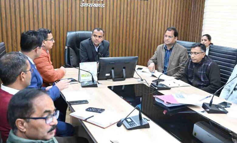 डीएम ने हर घर जल योजना में तेजी लाने के निर्देश दिए