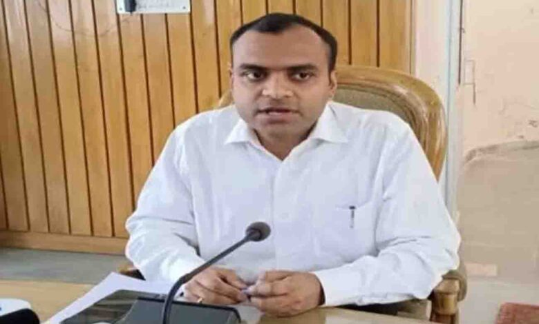 वित्तीय अनियमितता के कारण नरेगा में जेई की सेवा समाप्त