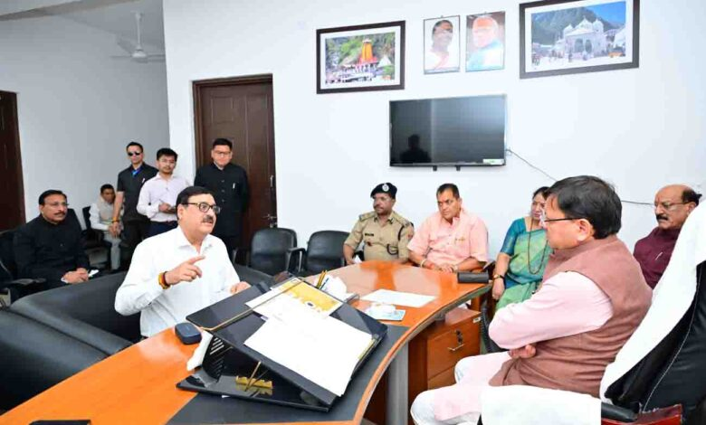 धामी ने चारधाम यात्रा ट्रांजिट कैंप की जांच की