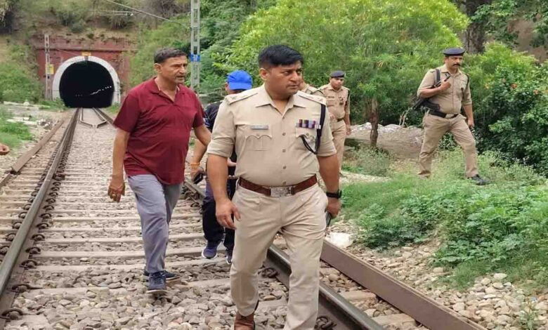 लापता चार वर्षीय बच्ची का शव रेलवे सुरंग में मिला, बलात्कार का संदेह