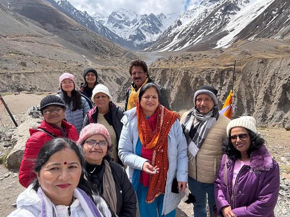 आदि कैलाश और ऊं पर्वत के दर्शन कर अभिभूत हुए यात्री
