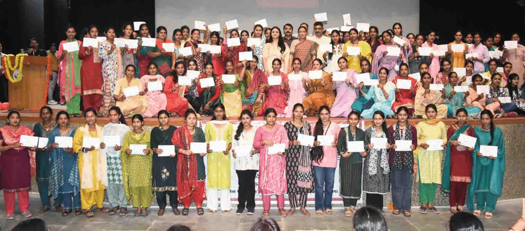 2 जिलों में 893 आंगनवाड़ी कार्यकर्ताओं और सहायिकाओं को नियुक्ति पत्र मिले