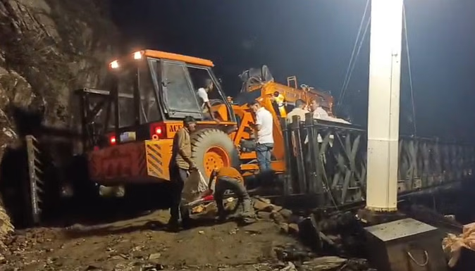 ऋषिकेश-बदरीनाथ हाईवे बंद , केदारनाथ यात्रा कुछ समय के लिए रोकी गई