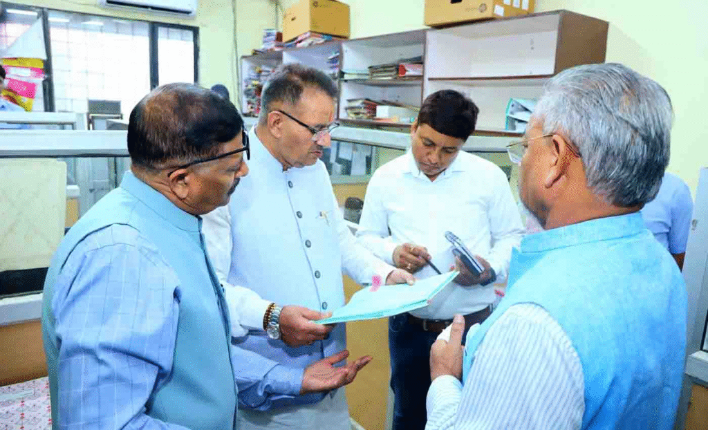 जोशी ने यूपीएनएल कार्यालय का औचक निरीक्षण किया