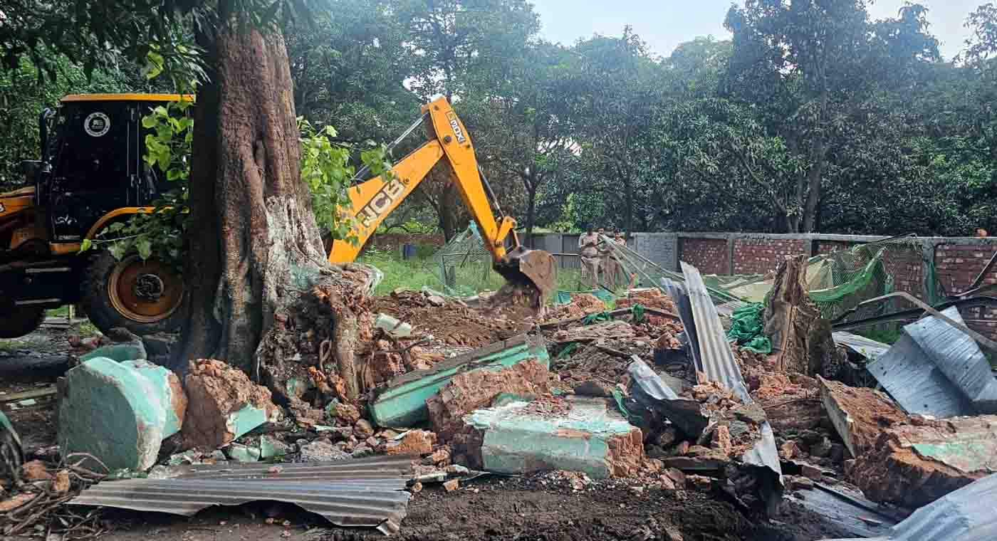 काशीपुर के कुंडेश्वरी में 5 अवैध मजारों को ध्वस्त किया गया