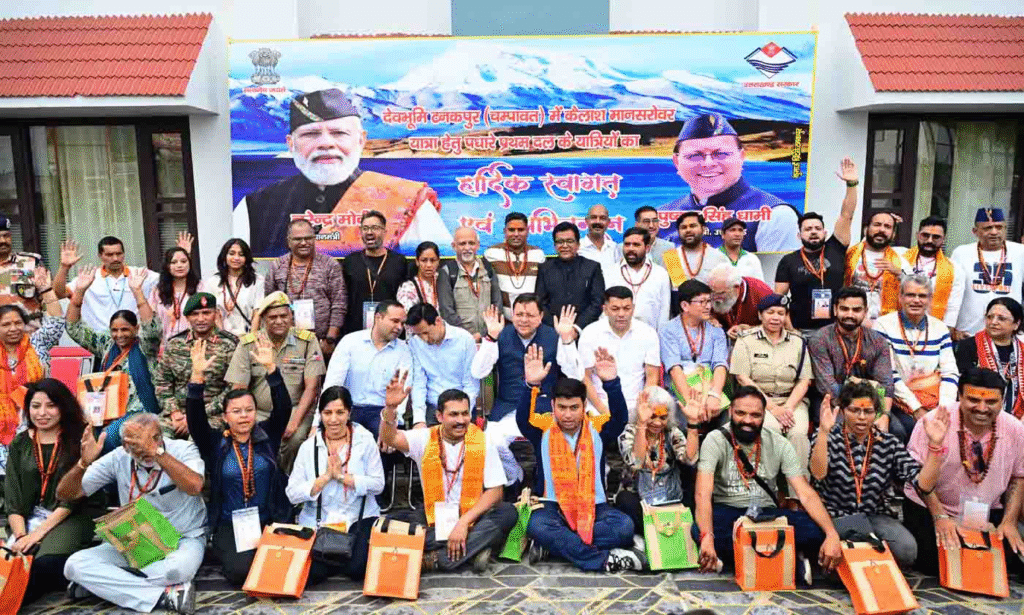 धामी ने कैलाश-मानसरोवर तीर्थयात्रियों के पहले जत्थे को हरी झंडी दिखाई