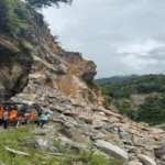 चीन सीमा से सटे मार्ग पर भारी भूस्खलन, लगातार बरसात से बंद पड़ी सड़क