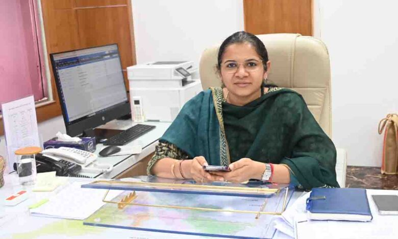 डीएम ने नई टिहरी नगर पालिका के वरिष्ठ अधिकारी का वेतन रोका