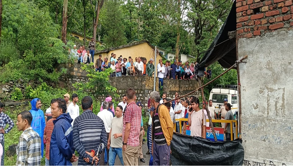 बेतालघाट गोलीकांड: दूसरे पक्ष के 14 पर केस, फायरिंग और हथियारों से हमला