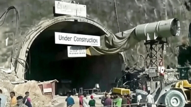 पिथौरागढ़ में भारी भूस्खलन एनएचपीसी टनल बंद पावर हाउस में लोग फंसे