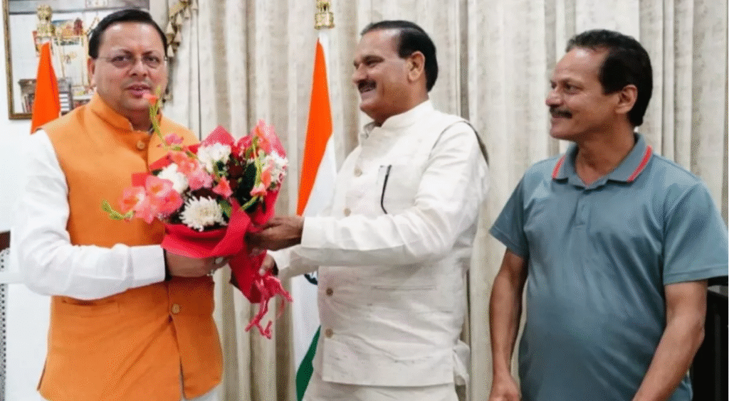 CM धामी से मिले नेगी, आपदा प्रबंधन पर उठाई आवाज