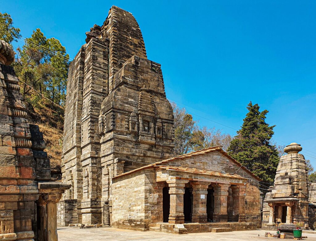 इतिहास के स्वर्णिम पन्ने: राजा धामदेव की सागर ताल गढ़ विजय गाथा